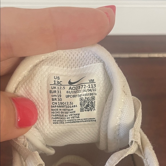 Nike Air Max 270 White with Pink Highlights - Picture 2 of 5